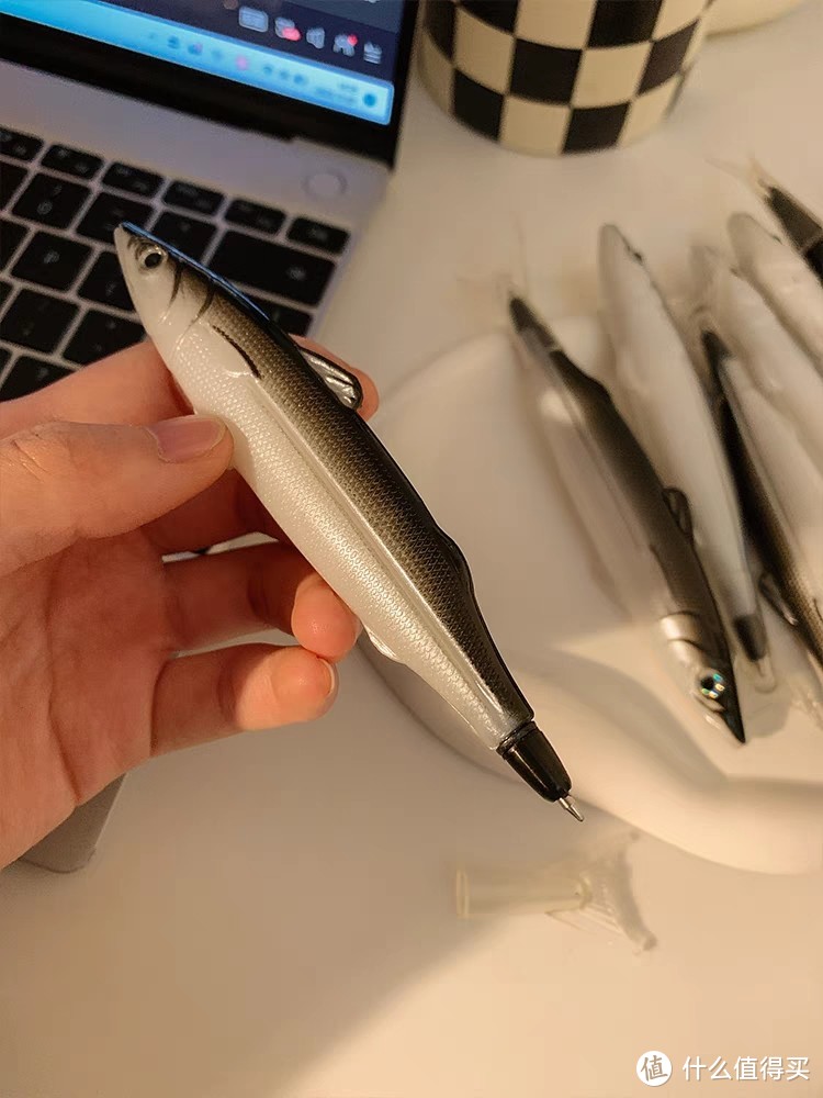 创意搞怪咸鱼笔是一种非常优秀的文具产品
