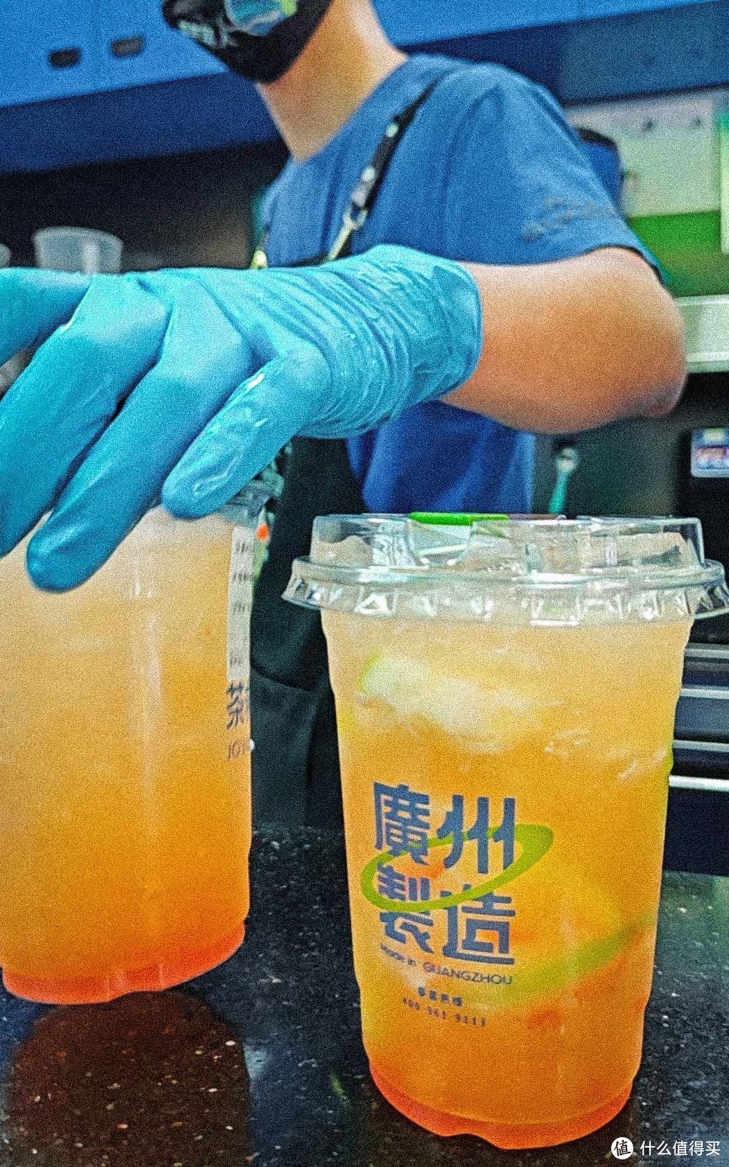 在广州的夏天，离不开茶救水蜜桃柠檬茶的陪伴。