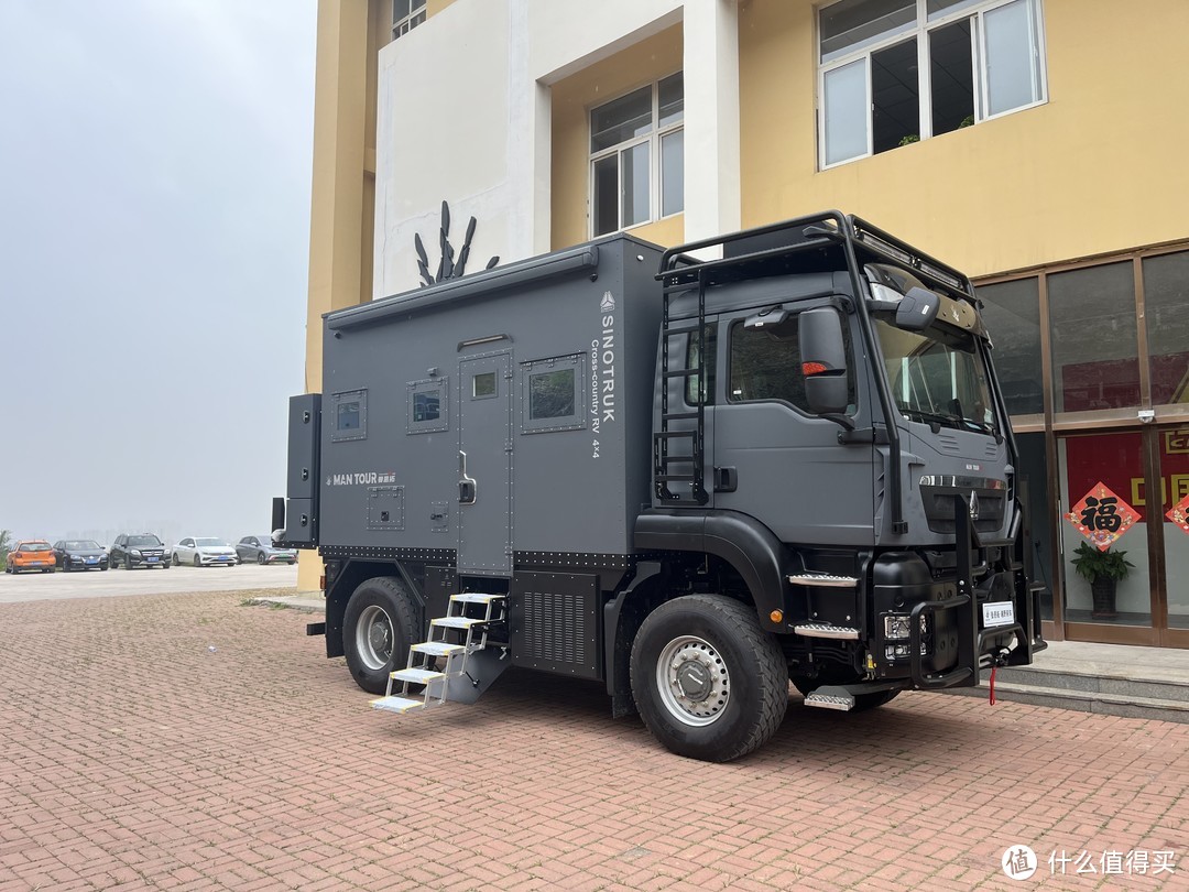 带你走近大连重型房车改装厂!