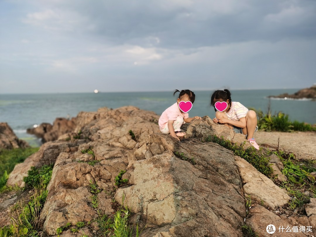 再好的风景，也没有沙子石子儿对孩子的诱惑大