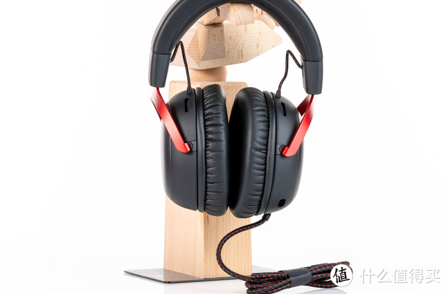 舒适感受搭配开阔听感 HyperX Cloud III 电竞耳机-简简单单的外形