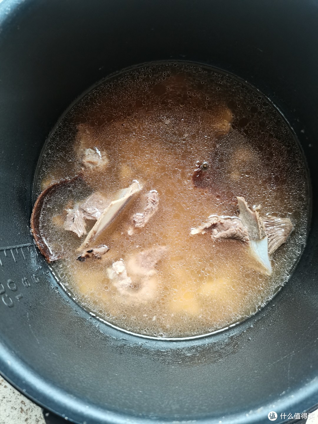 夏日美食-广式去湿汤：薏米土茯苓骨头汤