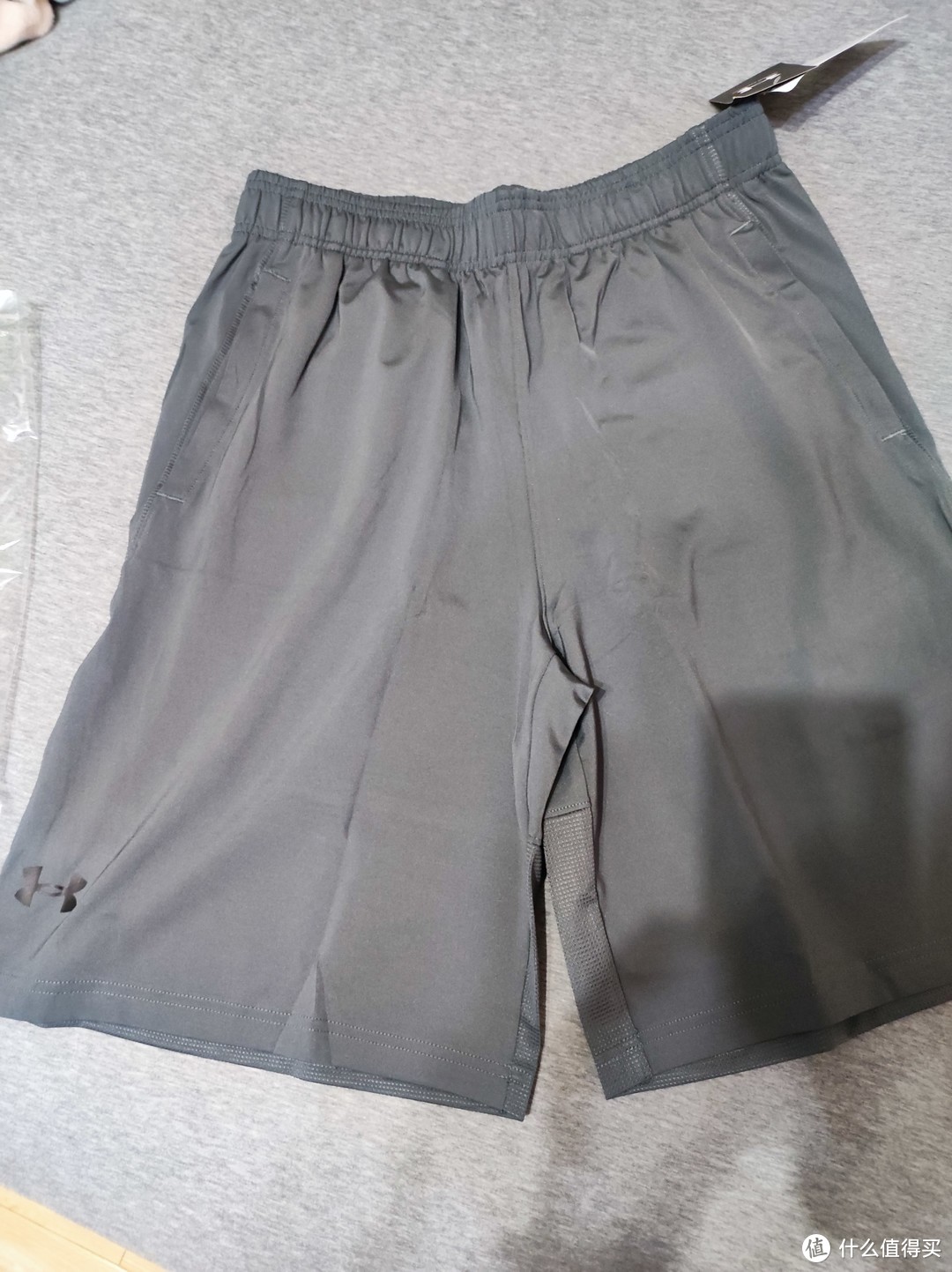 夏天是穿短裤的季节——安德玛Raid 2.0 男子训练运动短裤