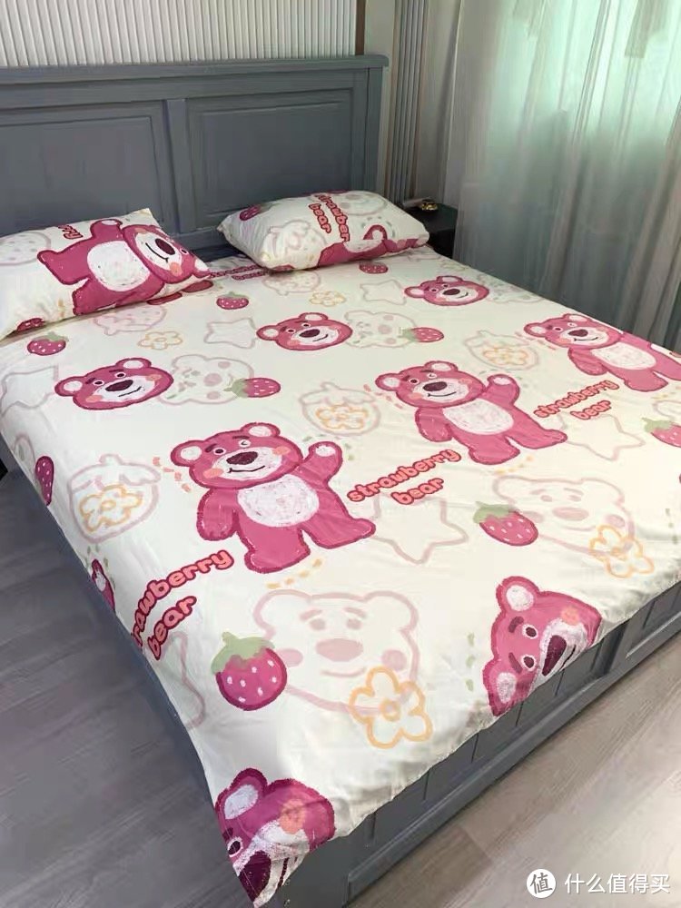 非常可爱的草莓熊卡通床单