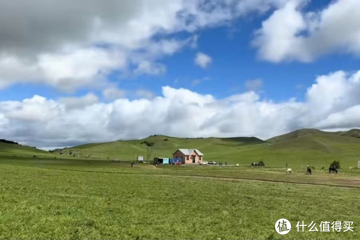 行李箱应该怎么选？化繁为简，解放双手，“丝滑”好推说的就是它-地平线8号26L行李箱，一家三口出游全靠