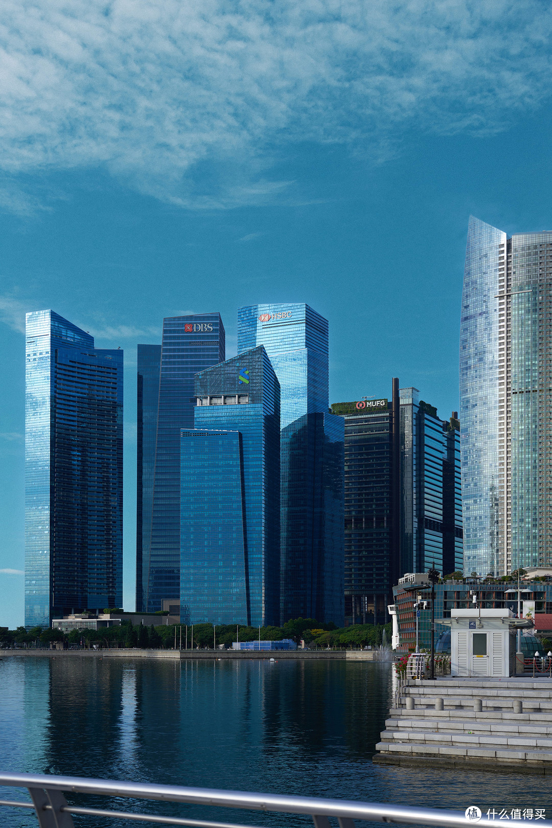 新加坡高楼大厦挺多的