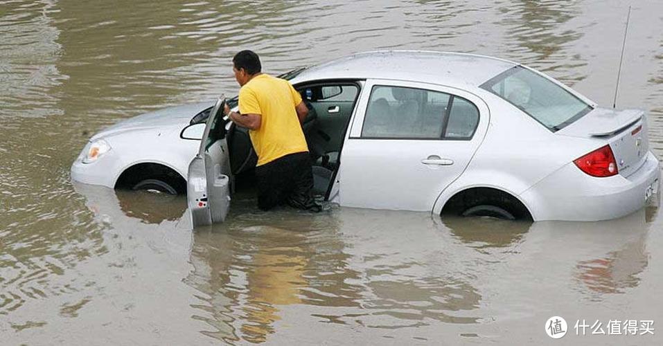 用车小课堂：车辆溺水后如何自救？