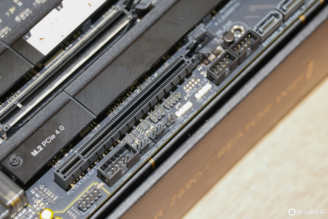 最下方的PCIe插槽支持PCIe 3.0x4