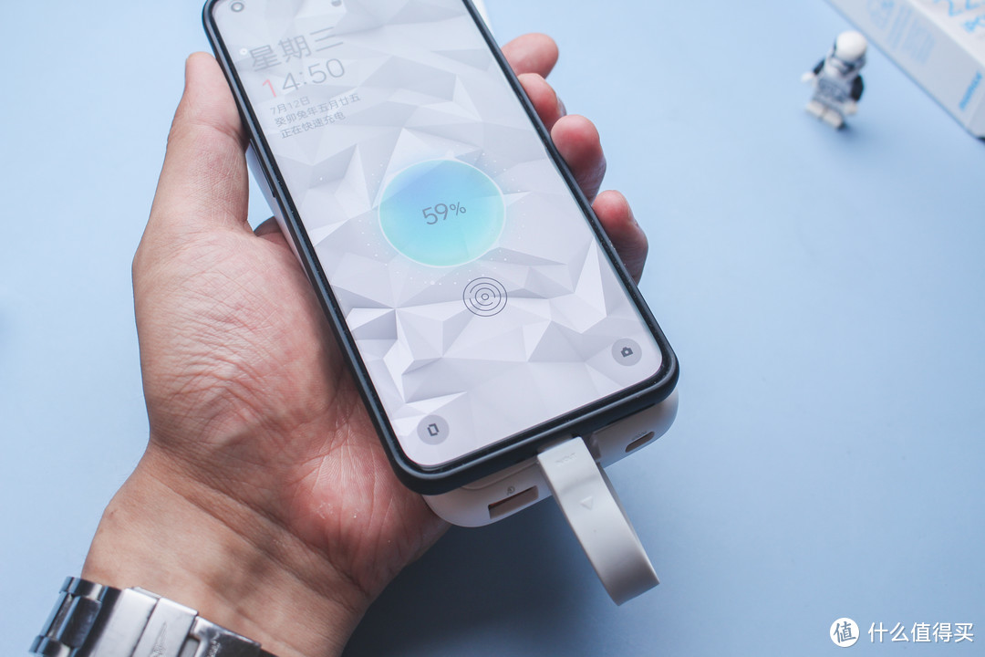 双向快充+自带线设计，这款摩米士移动电源值得入手