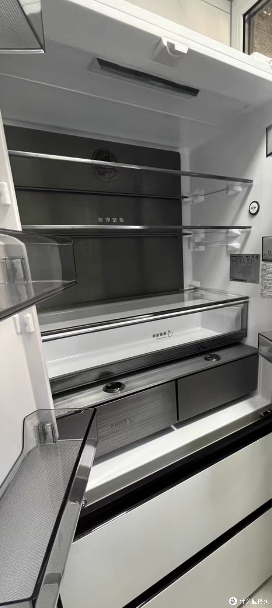 你还在为冰箱占地面积而烦恼吗？超薄冰箱让你的厨房空间倍感宽敞！