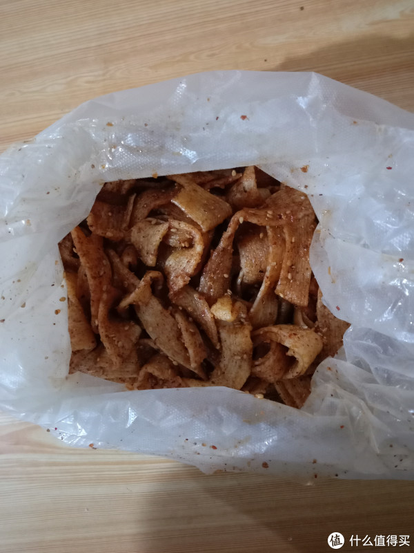 零添加手工辣条的家庭做法，三口人吃一周都不腻？