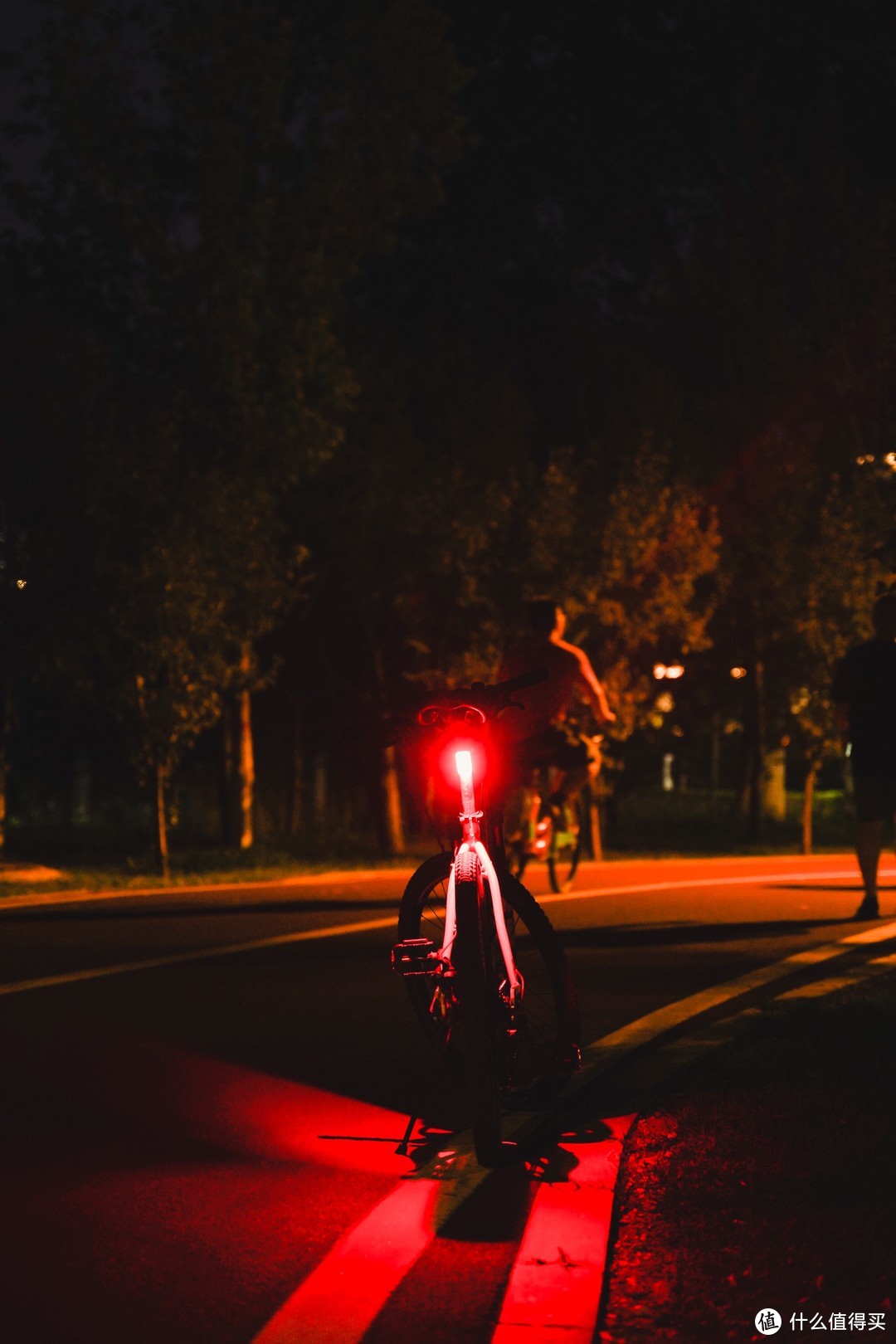 你的夜骑好伙伴，迈极炫SEEMEE 300自行车尾灯