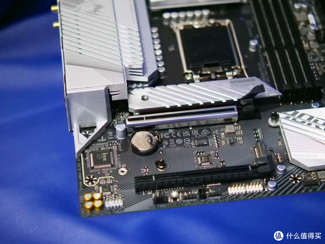 暑期装机配置推荐，技嘉B760M小雕主板+高频D5+RTX4070打造高性能游戏主机