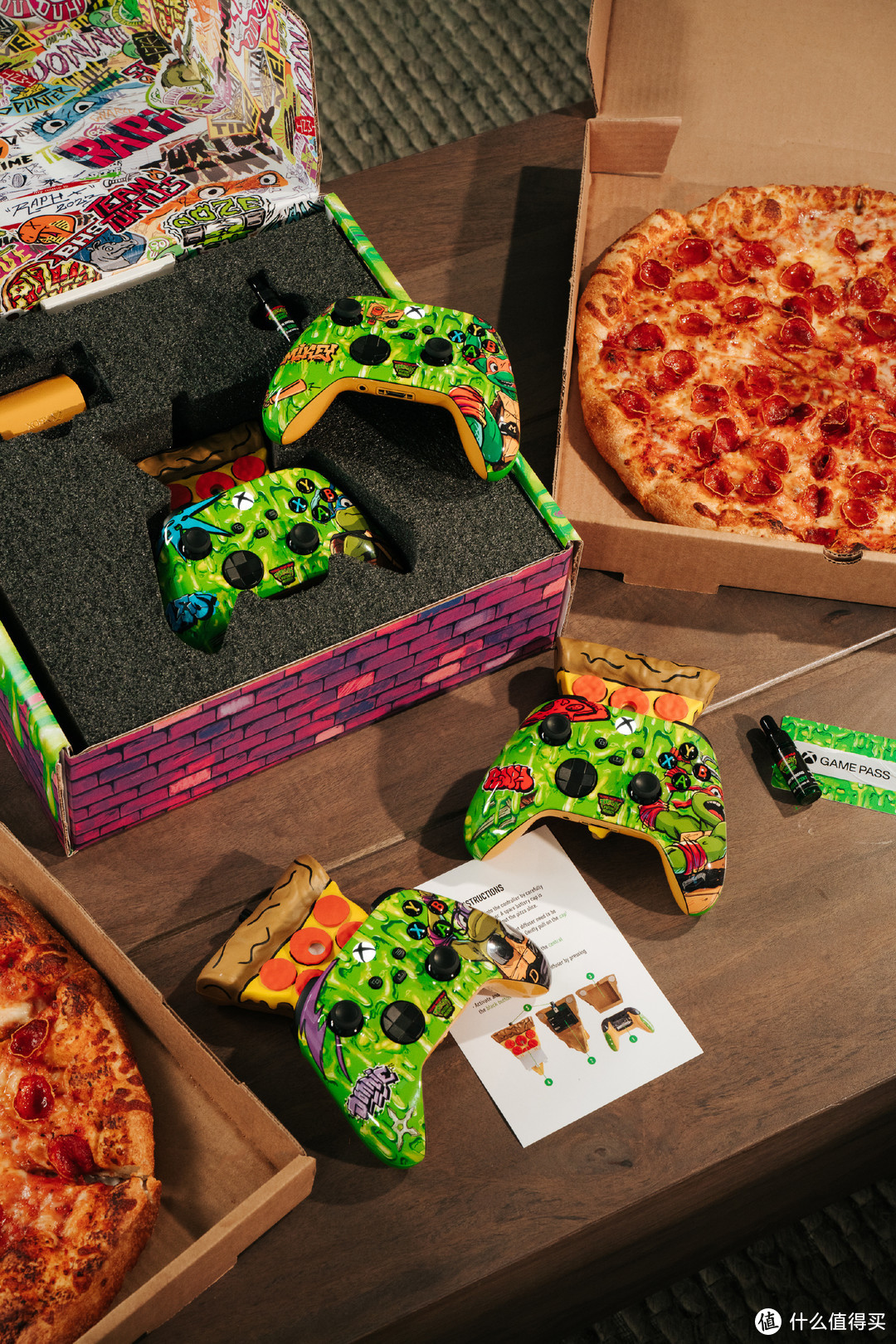 《忍者神龟:变种大乱斗》定档8.11，Xbox联合派拉蒙推出带有披萨香味的限定手柄～