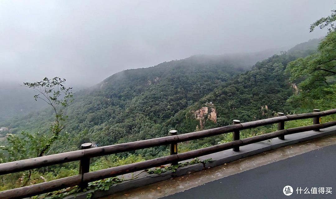 出游随拍：雨中登泰山用手机摄影记录的美景