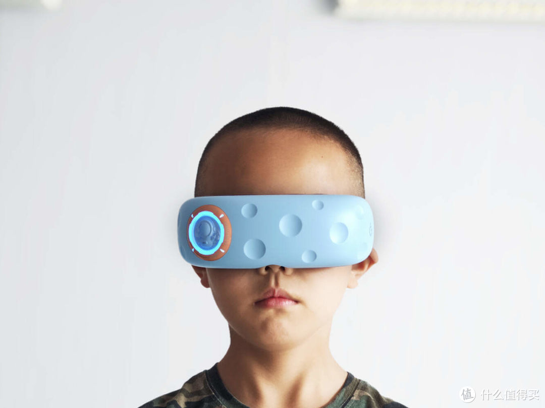 果实智能儿童眼部按摩器：智能光学训练+恒温热敷，科学护眼体验