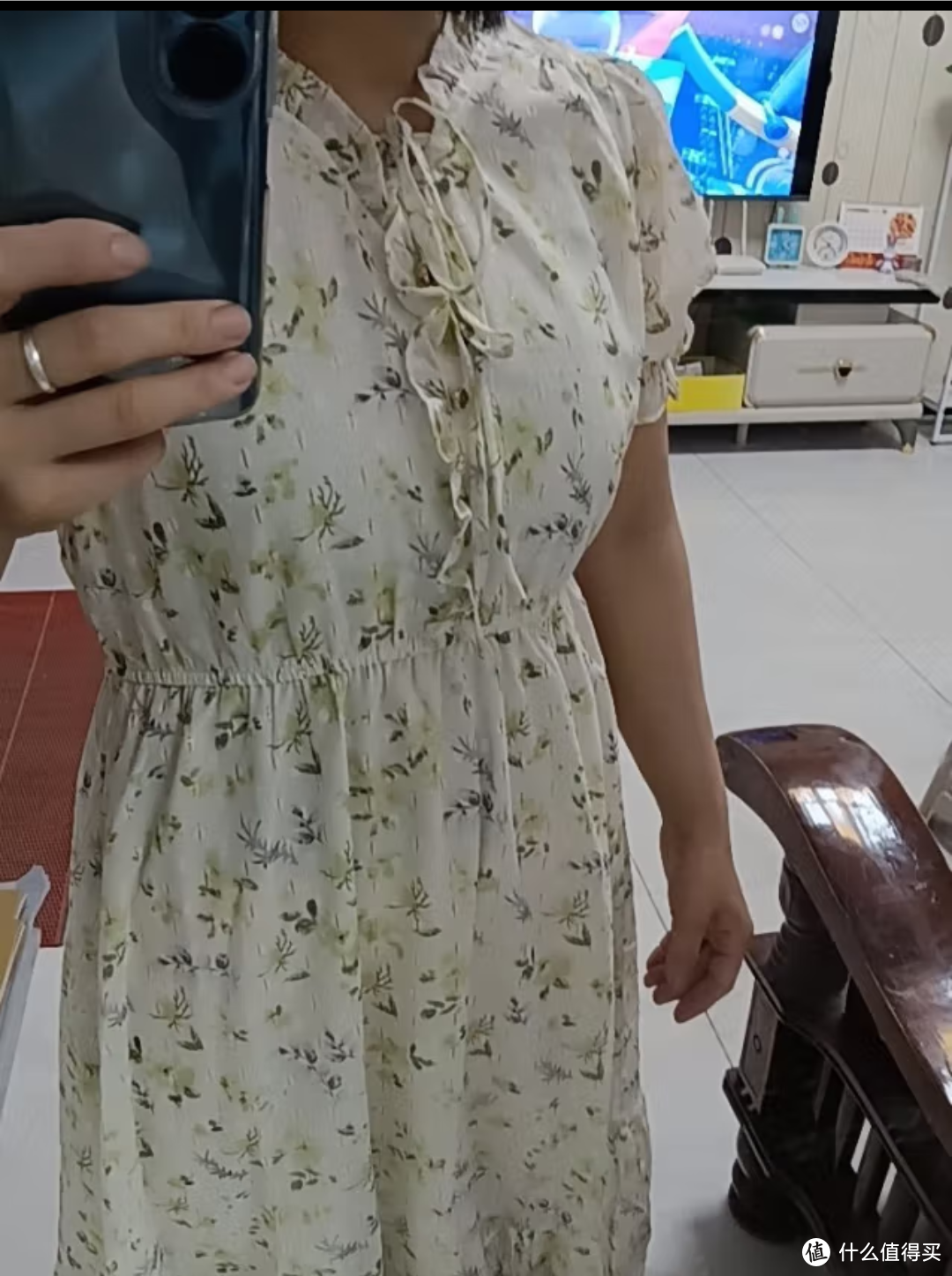 夏日我最喜欢穿纯色欲的碎花裙