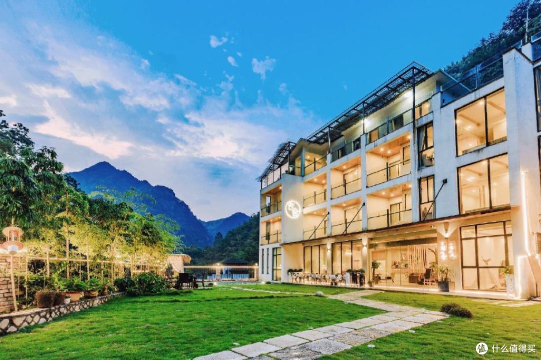 当然,一些头部民宿比如裸心谷,已经堪比超五星级酒店价位,不算实惠.