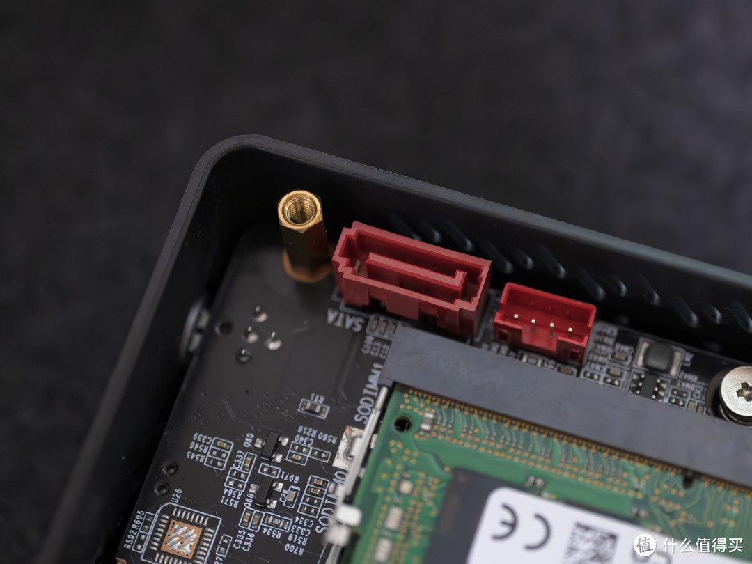 给AMD 5800H迷你主机来个小升级吧，硬盘更换1TB，无线网卡替换AX200