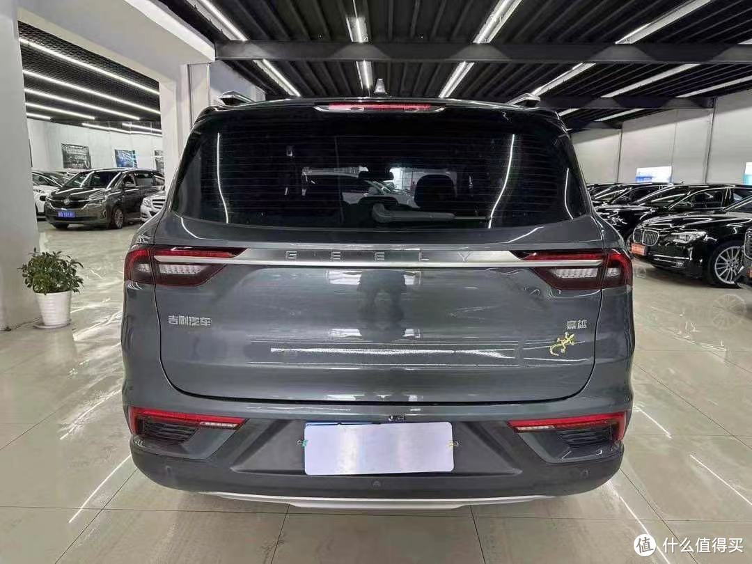 ​吉利豪越是中国汽车制造商吉利汽车推出的一款中型SUV车型​