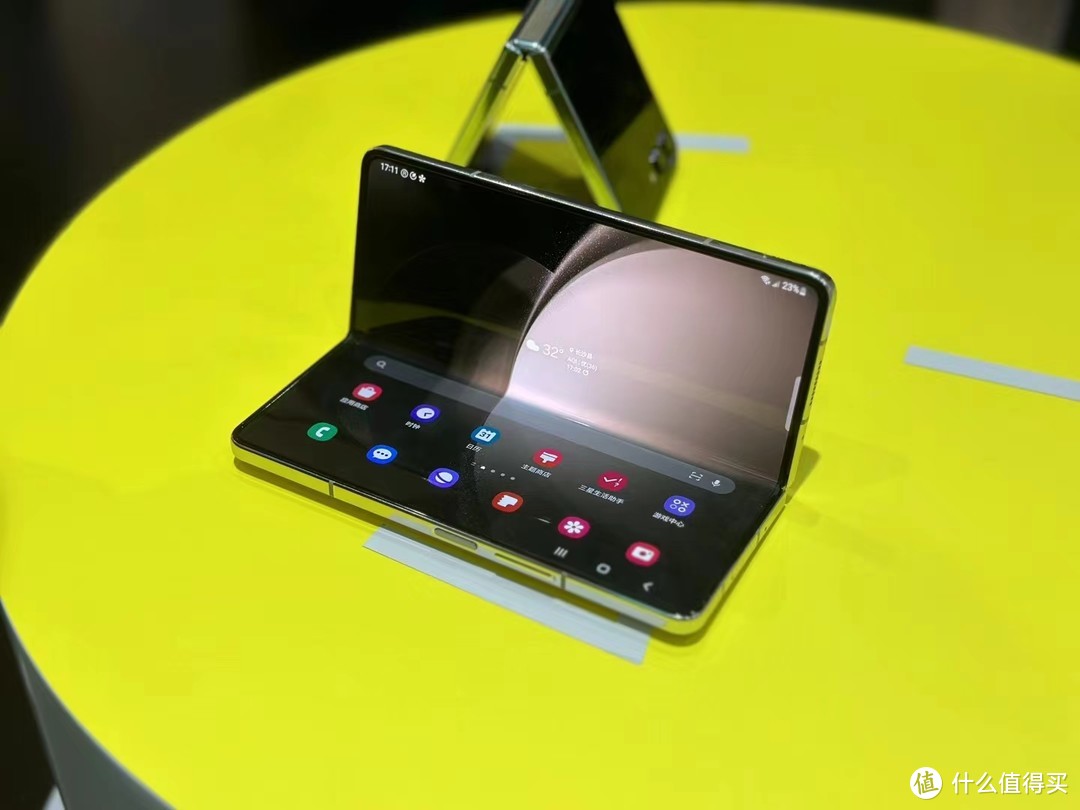 三星更新大折叠手机Galaxy Z Fold5售价12999元起！面对折叠机鼻祖的新品你会动心吗？