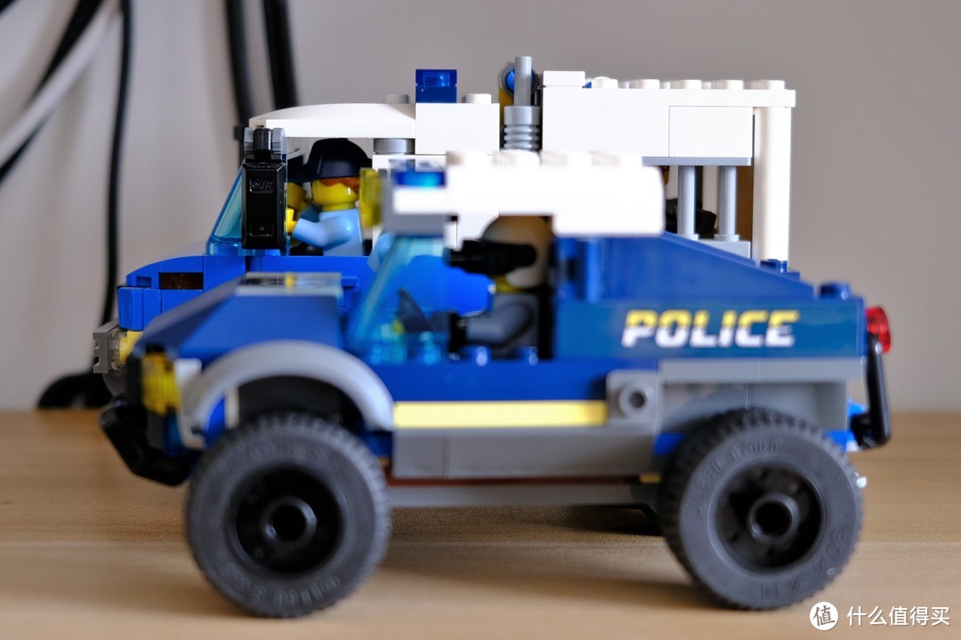 精英就要不同色——LEGO 乐高城市系列 60272 精英警艇运输