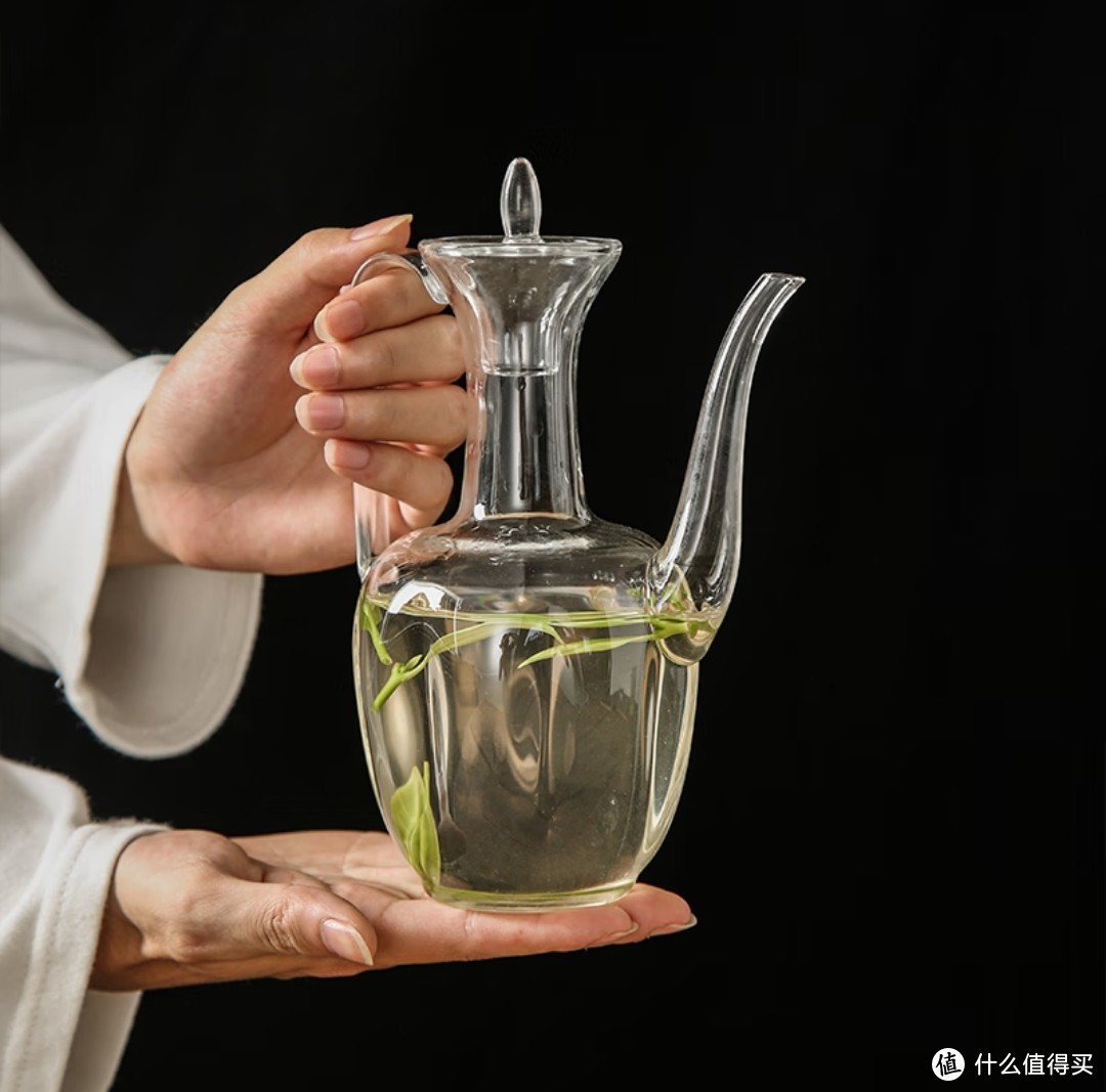 有一种器形优美的造型壶，被称之为手执壶，起源自宋代