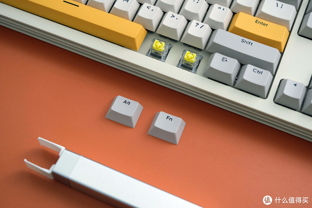 从手感到外观，黑爵AKC087全金属三模机械键盘让人称心如意！
