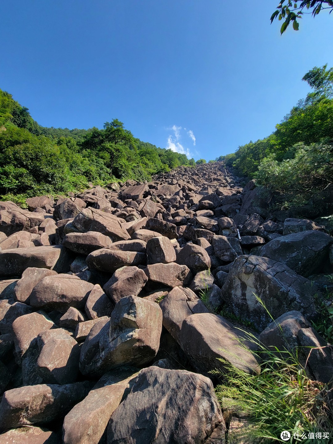 仰望石瀑