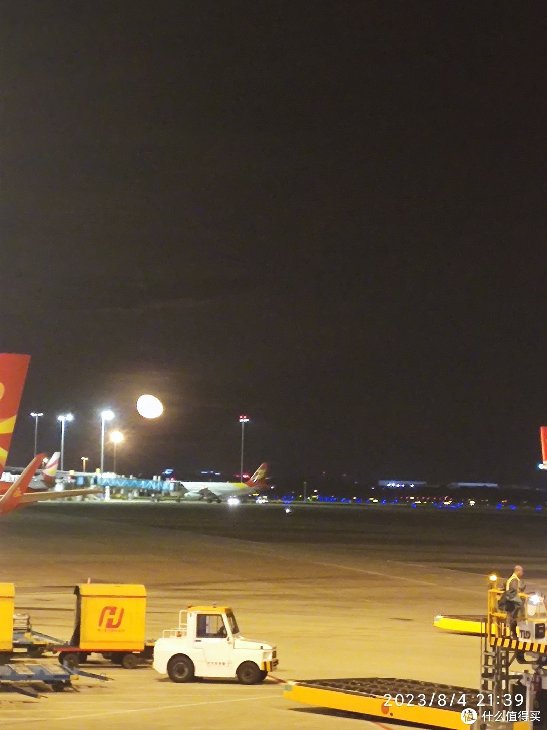 美兰机场的月亮