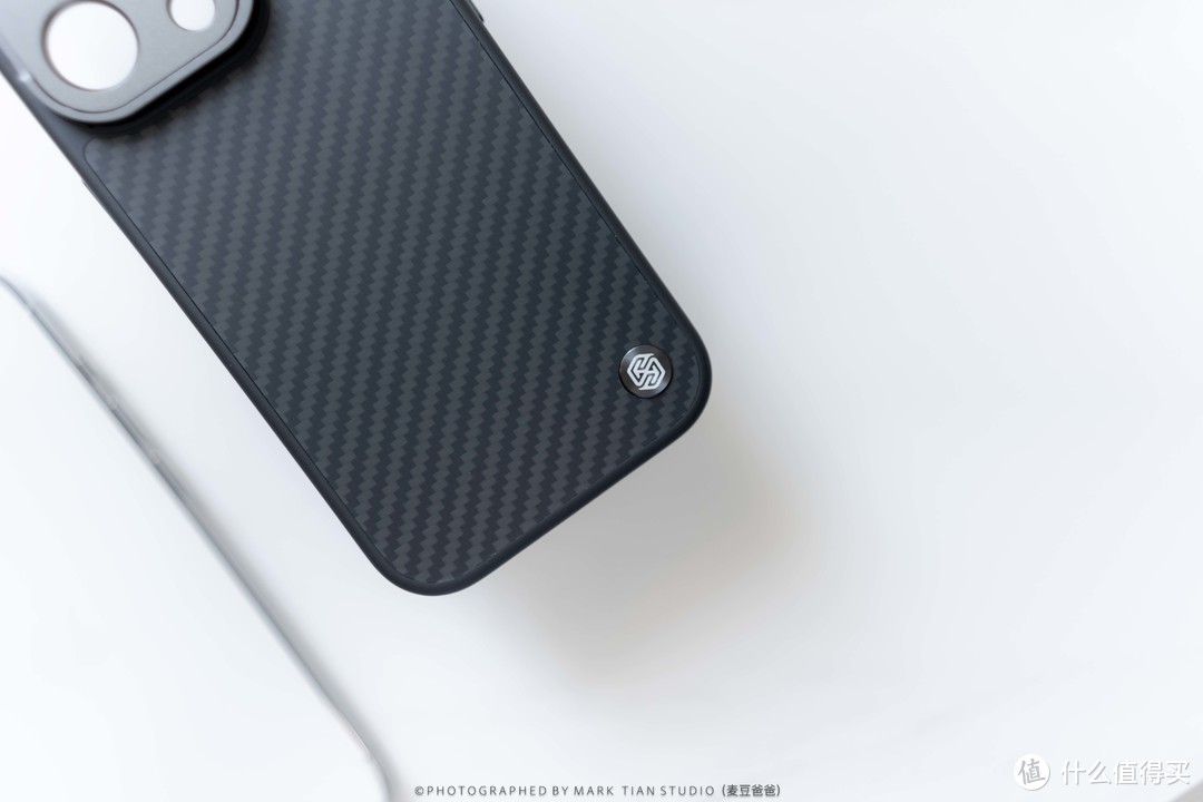 芳纶纤维、镜头翻转变支架：耐尔金 iPhone 14 保护壳快速开箱