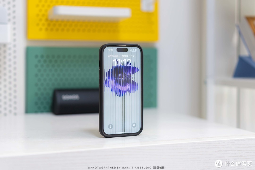 芳纶纤维、镜头翻转变支架：耐尔金 iPhone 14 保护壳快速开箱