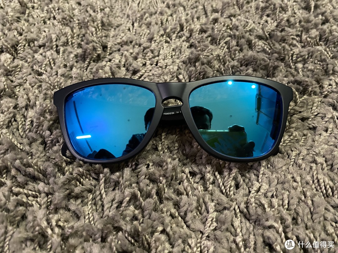 超帅的Oakley 9245 Frogskins偏光墨镜