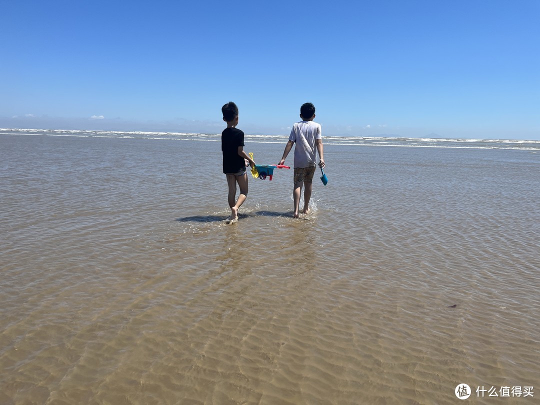 带孩子来青岛看海，这里人少沙细，值得推荐