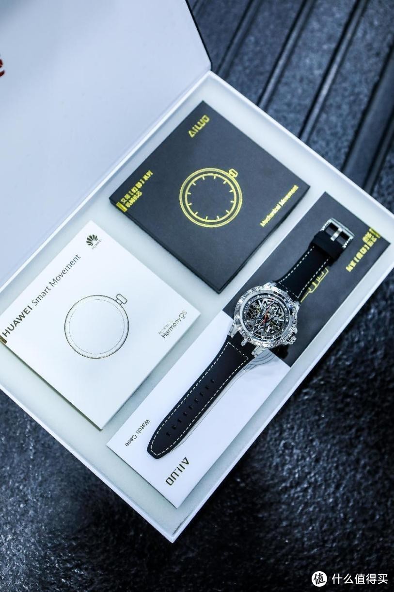 艾诺首创搭载华为智能机芯和机械机芯的手表，“ー表双芯”实用性拉满