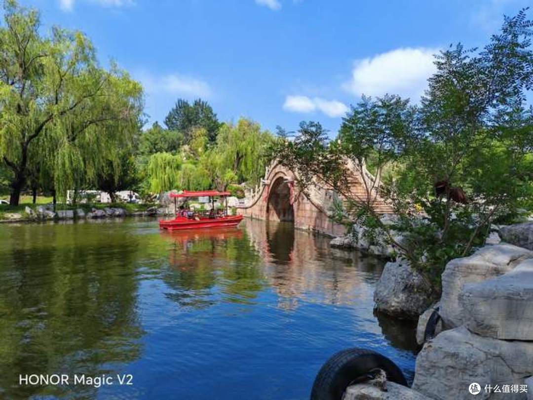 旗舰折叠屏手机怎么选？真机对比荣耀Magic V2、华为Mate X3和三星Galaxy Z Fold4，谁更强？