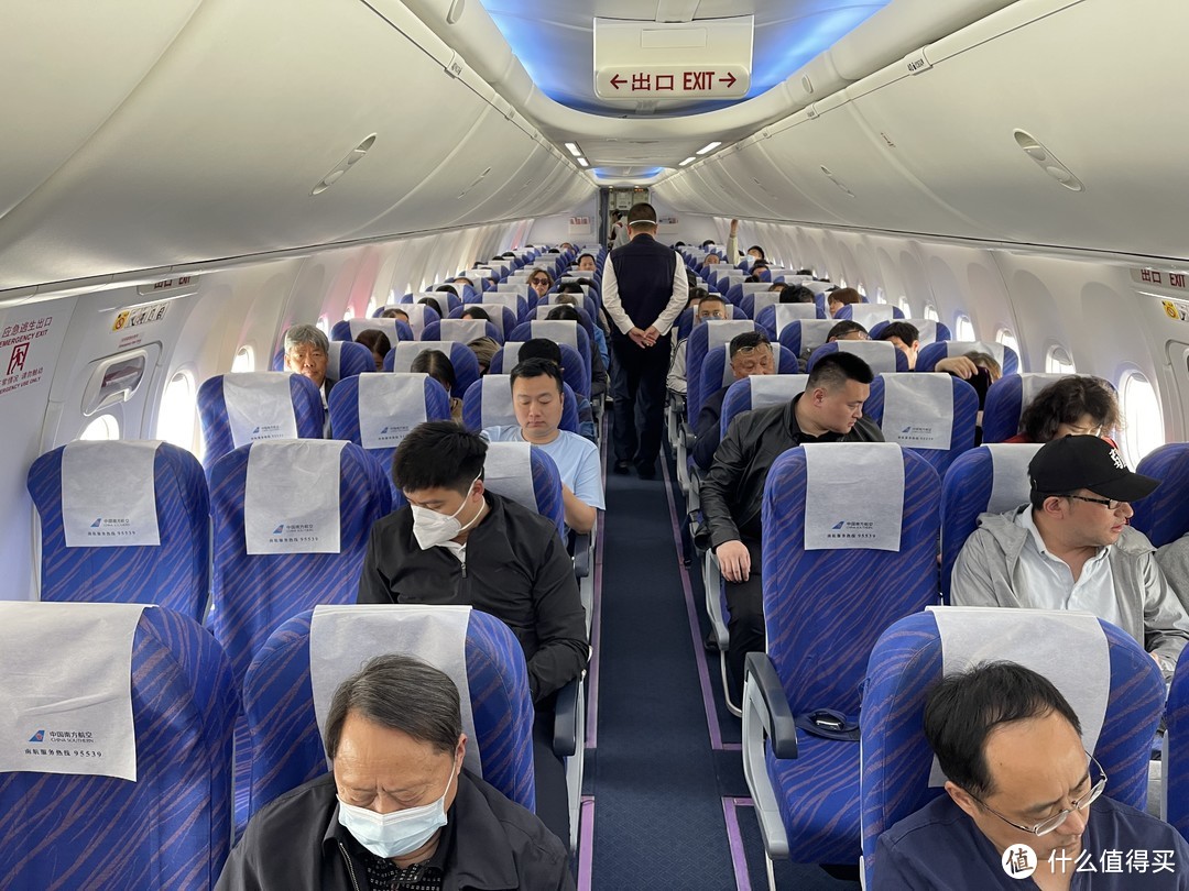 喀什回上海的航班，空了好多座位，但是网上又换不到票，渣南不虚此名