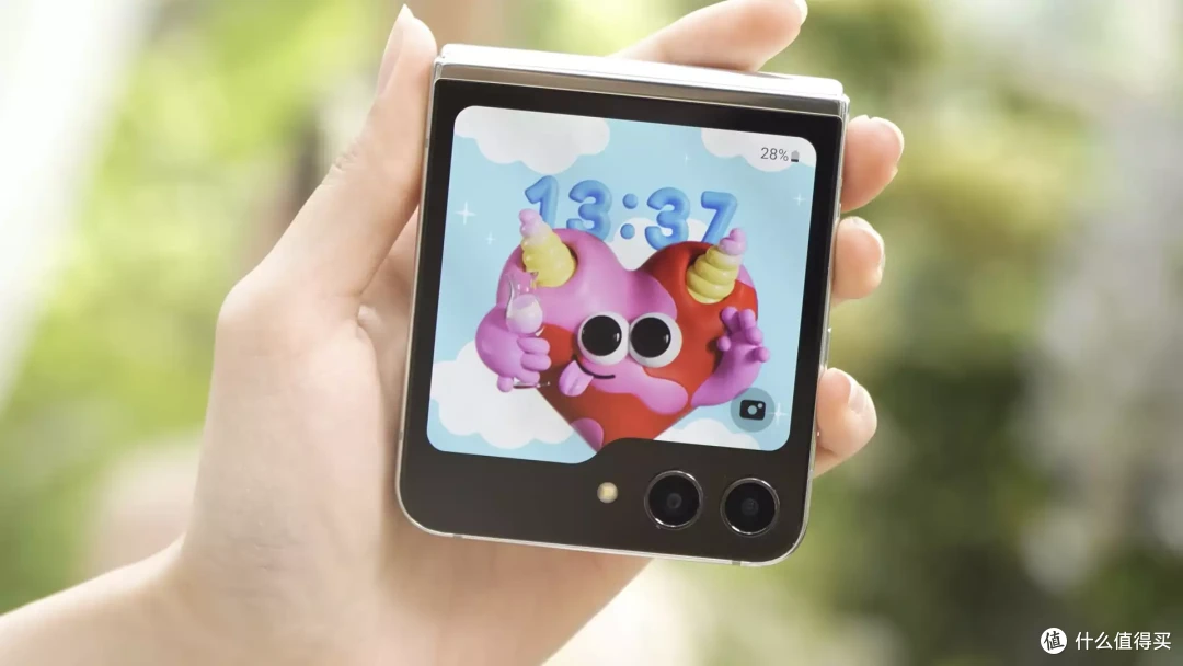 gif 壁纸,最有意思的就是可以在提供的电子宠物里选一个养起来,是不是