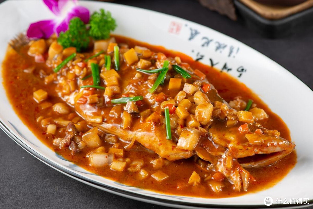 中国十大臭味食物排行榜，螺蛳粉垫底，鱼腥草第五，你能接受几样？