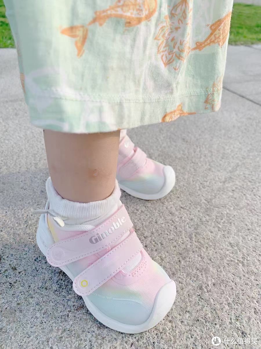 宝宝的第一双鞋，让他们的脚步更加自信迈向未来！