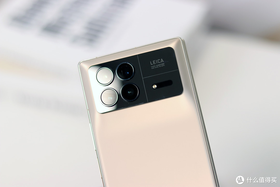 小米MIX Fold 3体验：轻薄设计+徕卡影像，堪称最香折叠屏手机