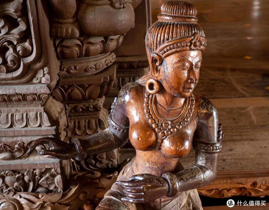 芭堤雅的真理寺：木雕与文化的奇迹之地