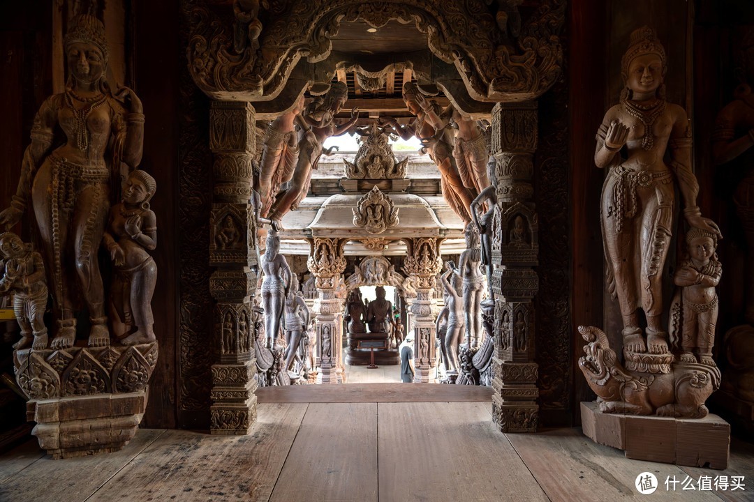 芭堤雅的真理寺：木雕与文化的奇迹之地