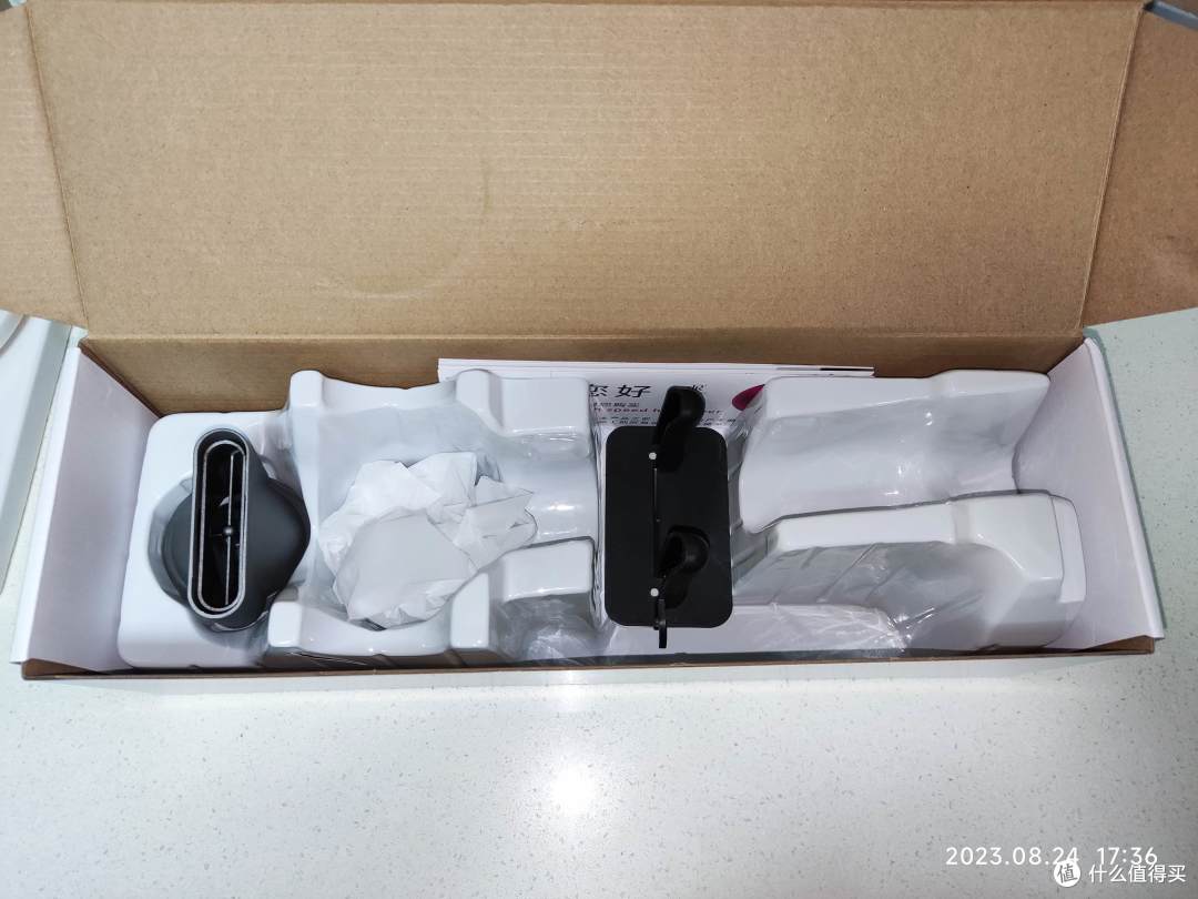 双磁吸：买的裸机款，不知是不是红色没货，给我发的单风嘴款