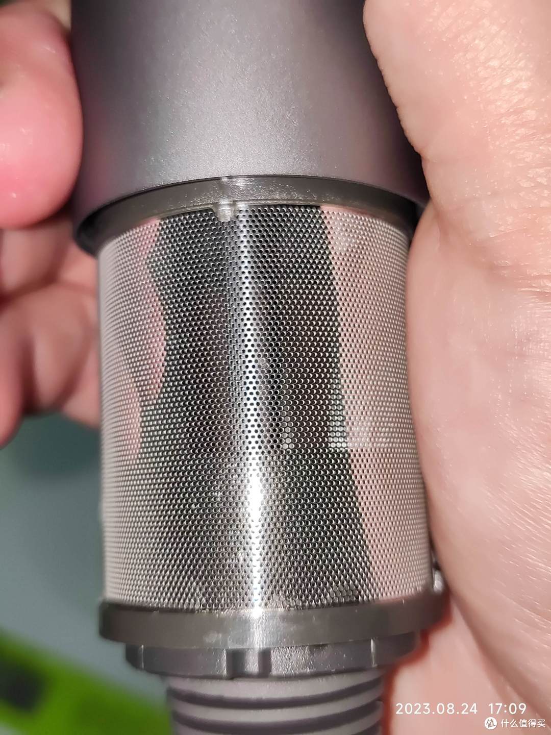 向左转动可取下