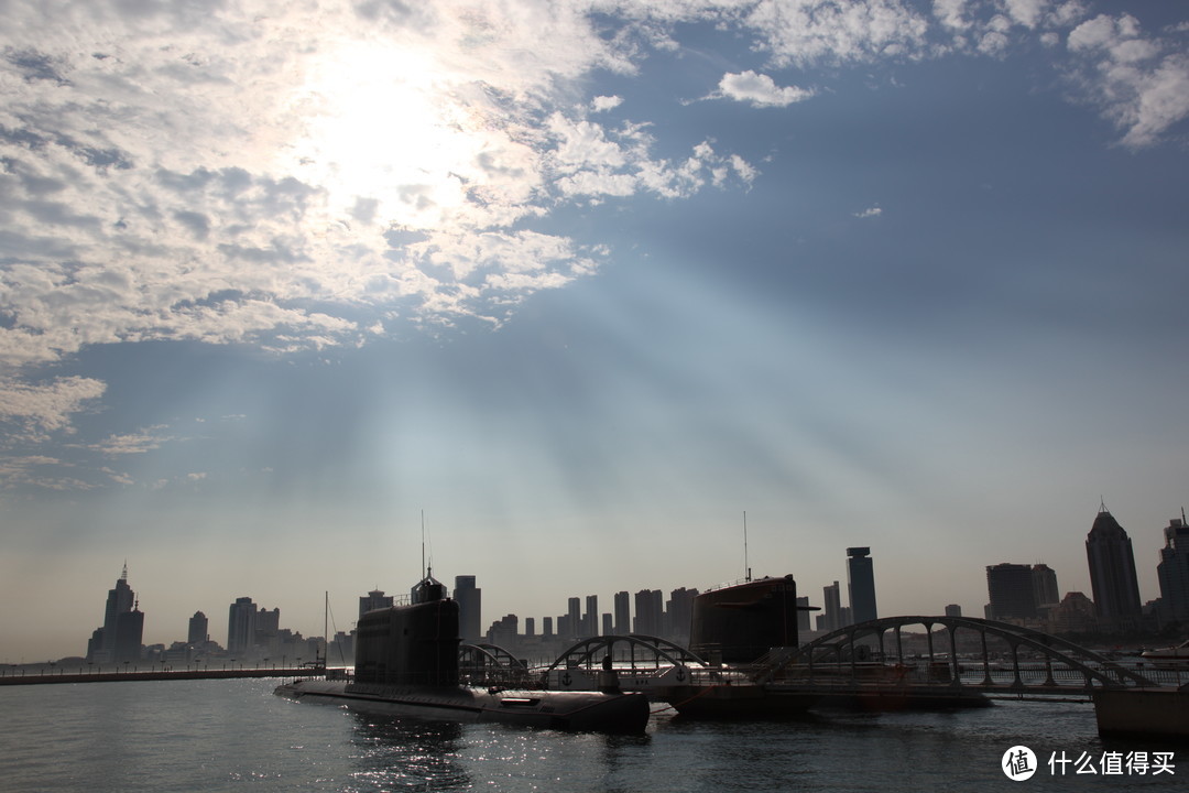 青岛的碧海蓝天，从海军博物馆赶海到农贸市场买海鲜加工！