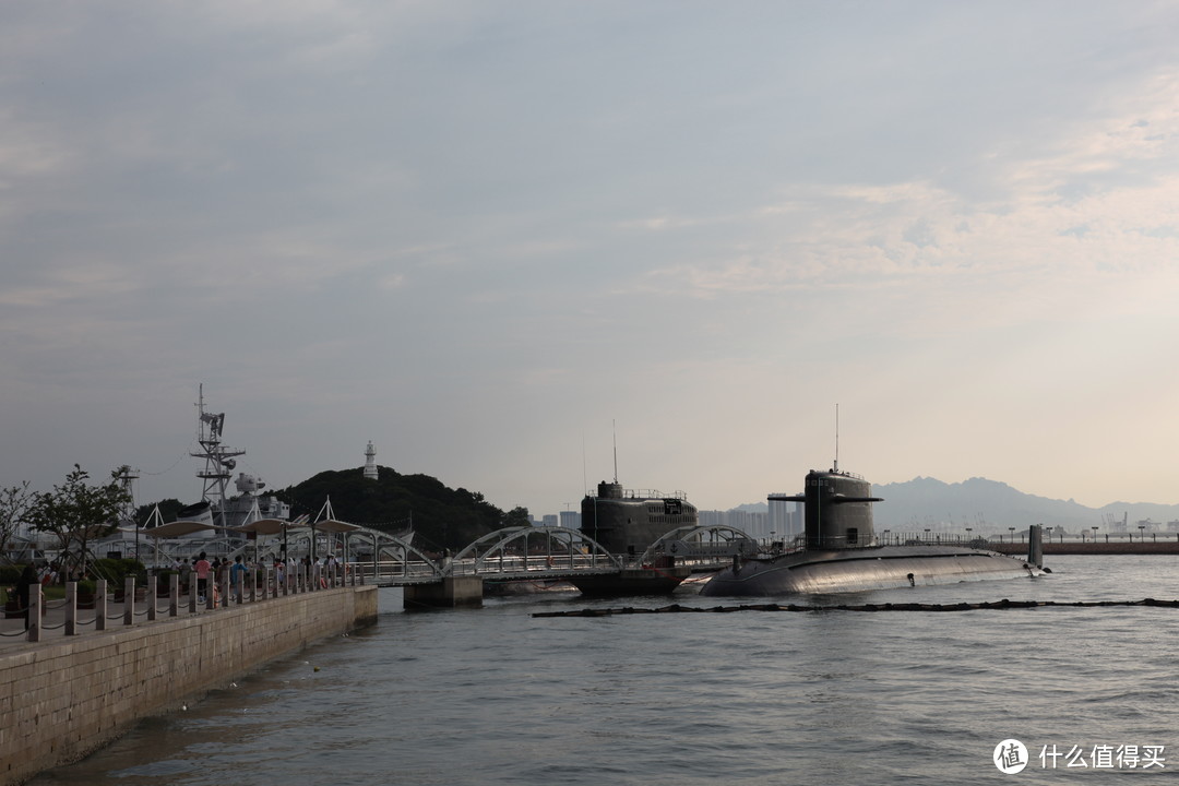 青岛的碧海蓝天，从海军博物馆赶海到农贸市场买海鲜加工！