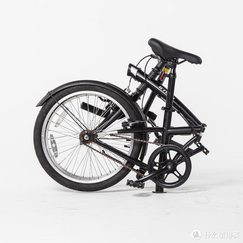 非常实用便捷的迪卡侬折叠自行车。可以轻松满足我们的短途出行需求，并且携带方便