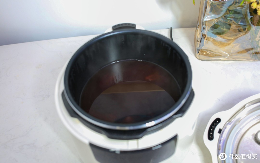 厨房神器解码：大宇墩墩压力锅的魅力——一锅双胆、多功能模式，为何它成为厨房必备？