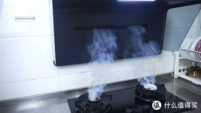 为了彻底消除油烟，我在厨房装了台“空气净化器”
